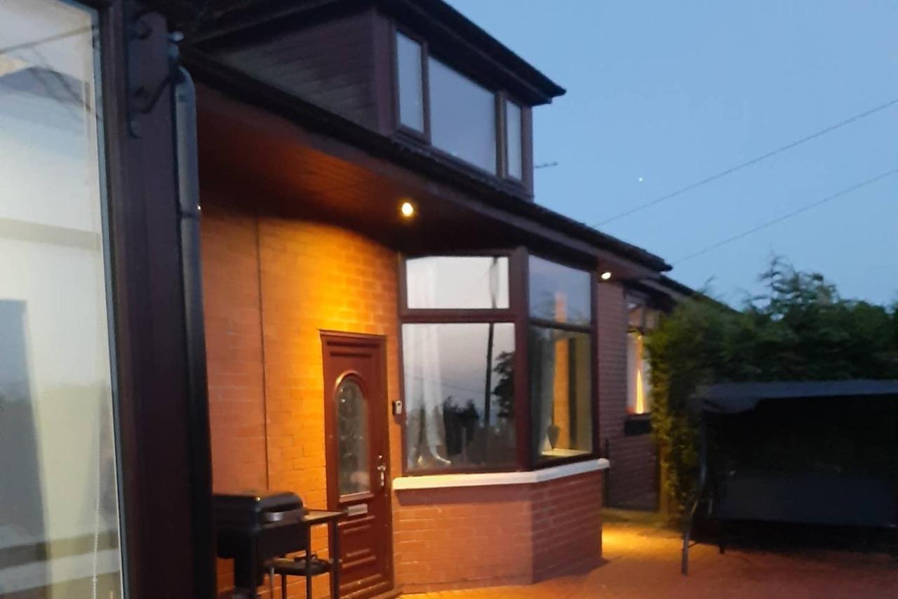 Sunny Lynn Villa Oldham Buitenkant foto